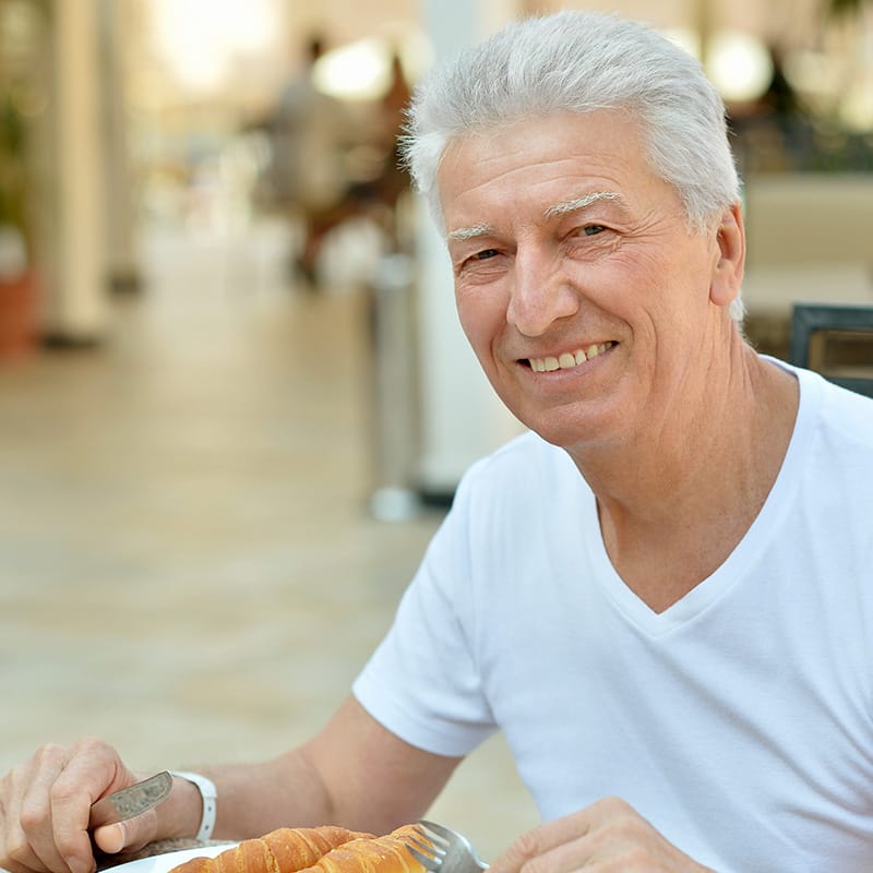 dieta post implante dental clave en la recuperación de una persona